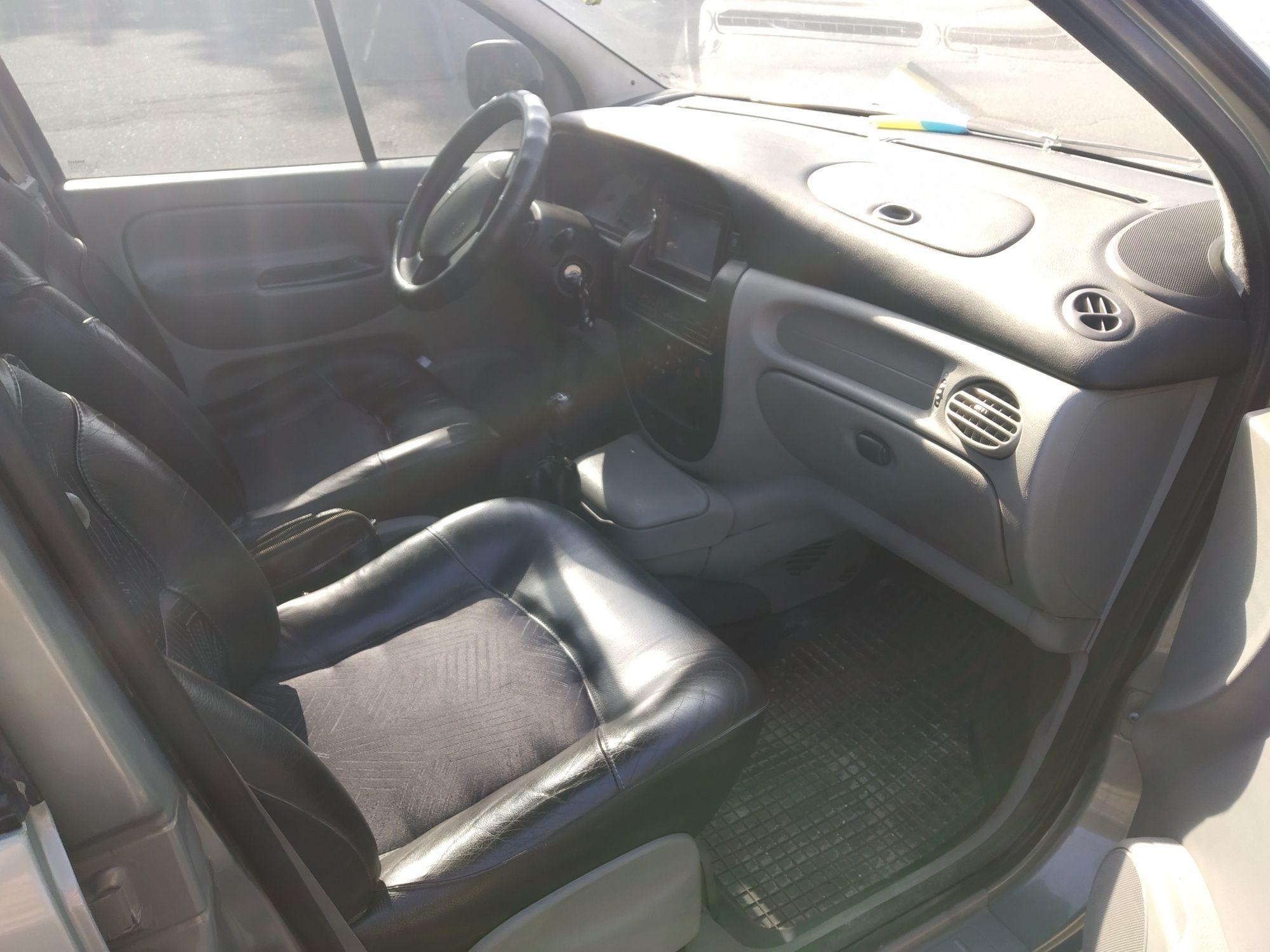 Продам своє авто Renault Scenic RX4