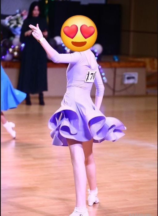 Бальні плаття бейсік