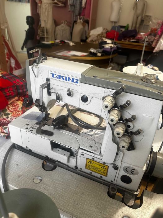 Máquina de costura industrial TAKING TK-6302W (monofásica) — Usada