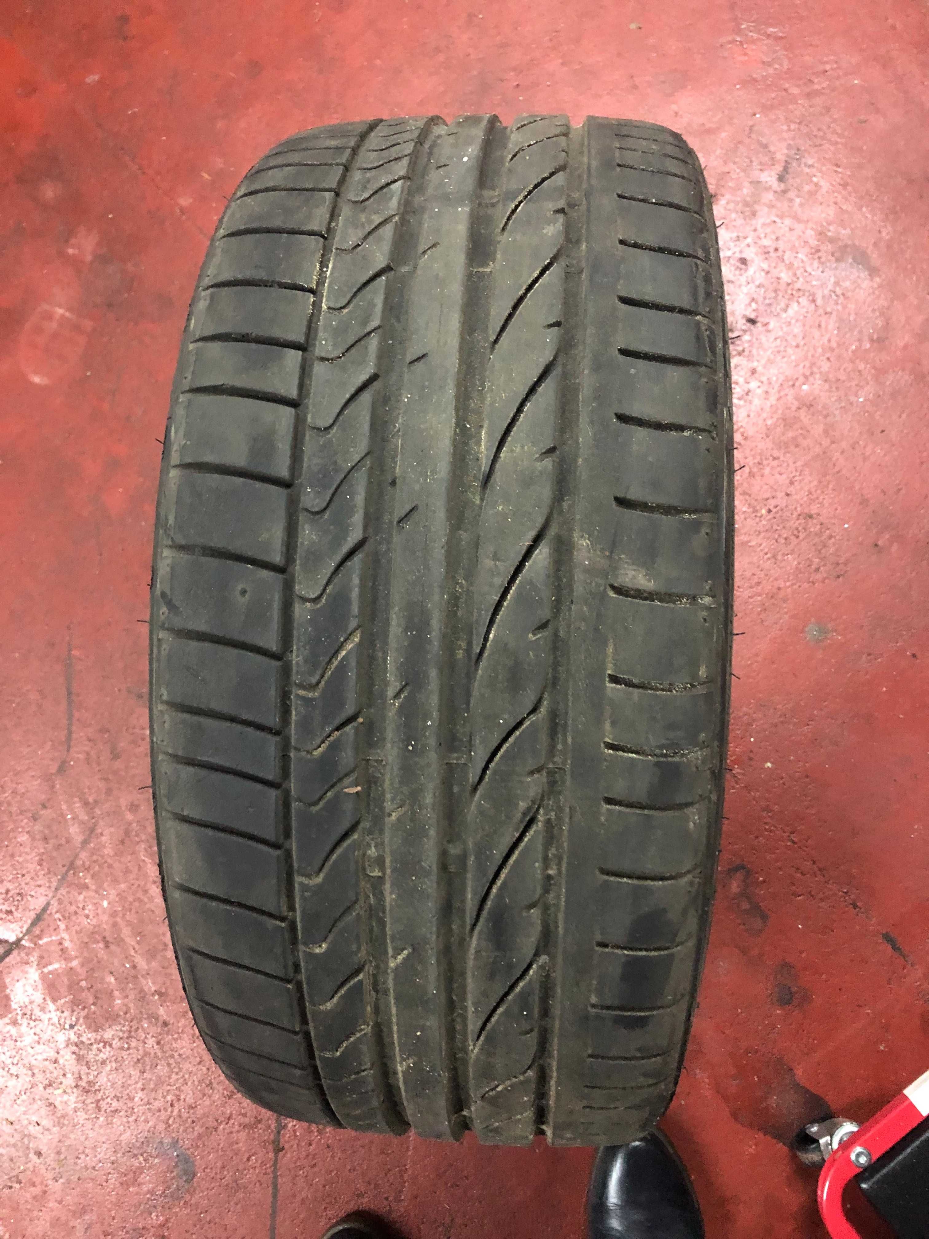 Porsche Pneus Bridgestone 235/35 ZR 19