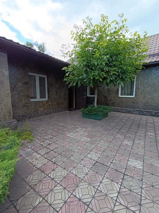 Продам дом в самом центре города . Rn