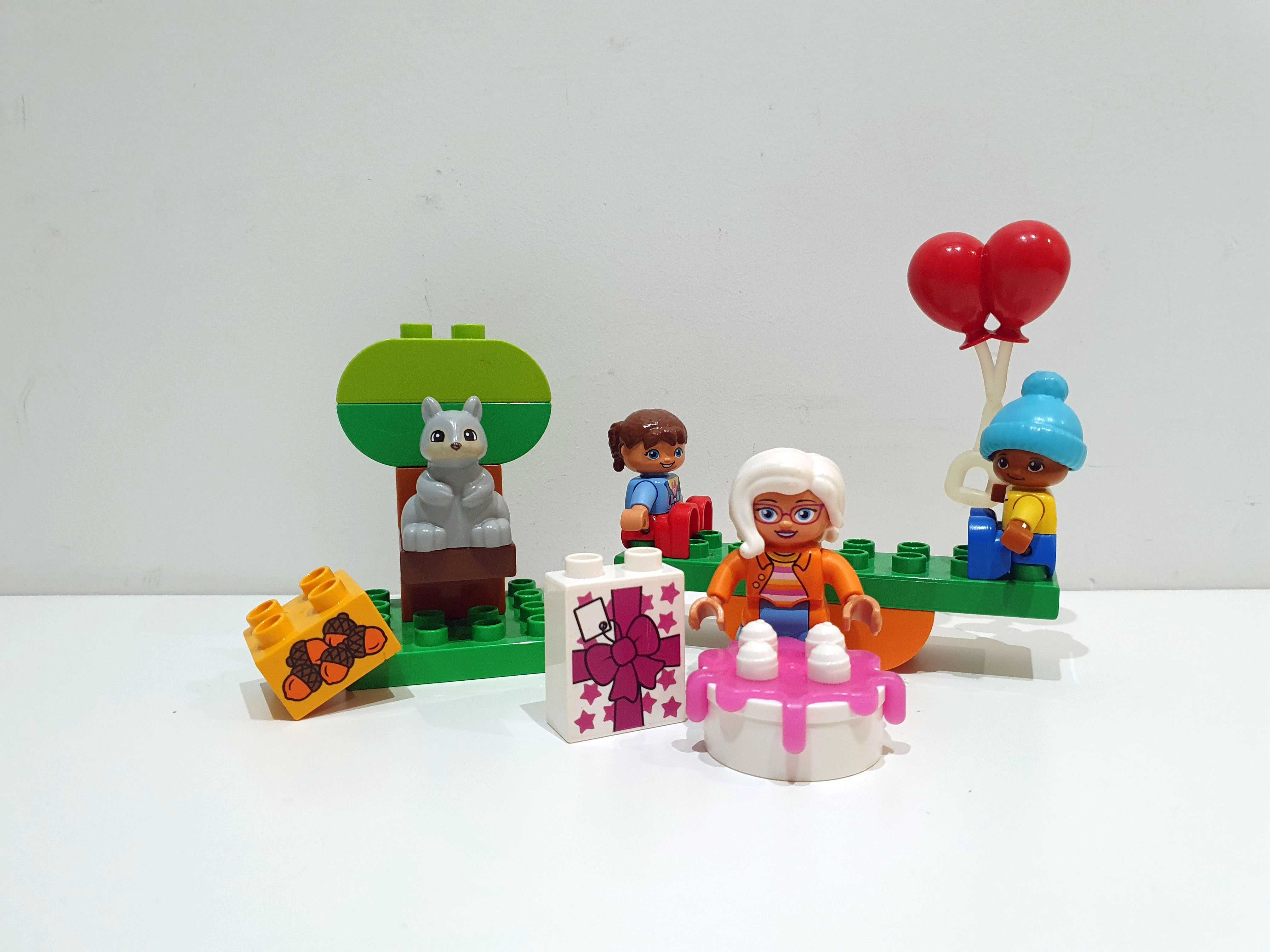 Lego DUPLO 10832 przyjęcie urodzinowe wiewiórka figurka tort balony