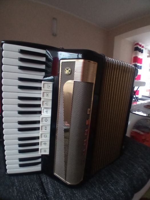 Akordeon Hohner 96 basowy