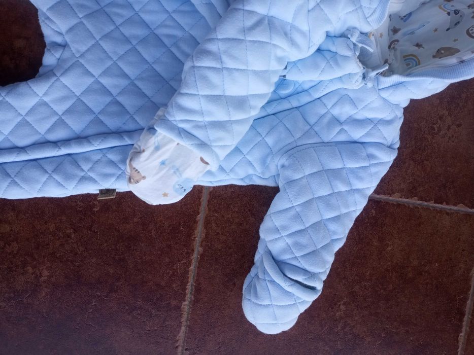 Błękitny kombinezon zimowy dla niemowlaka 62