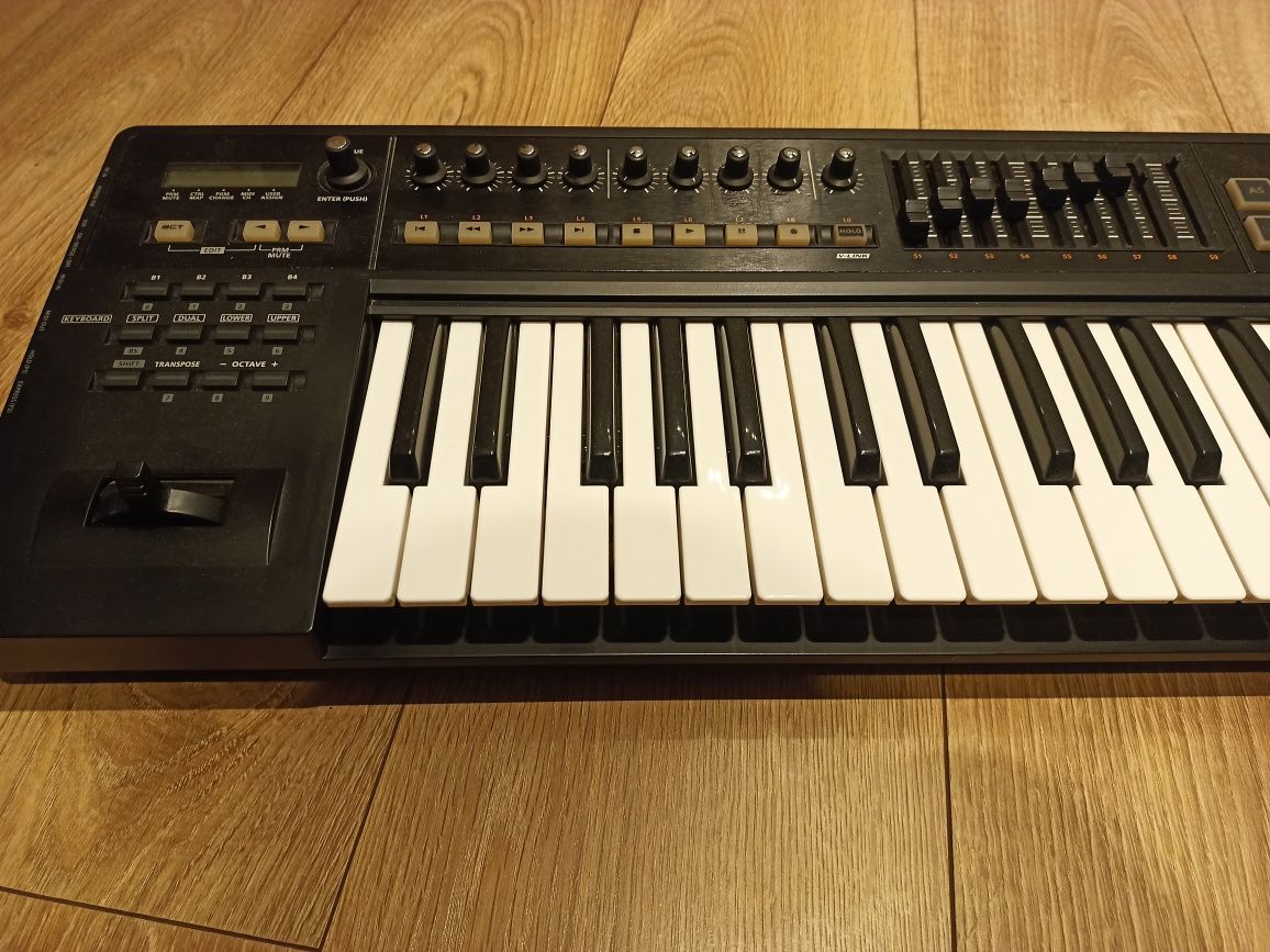 Midi-klawiatura Roland A-800pro. 61 klawiszy.