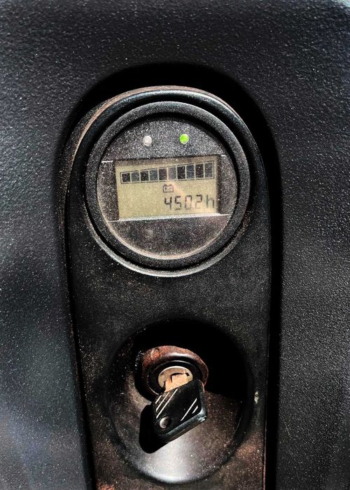 Stacker elétrico Linde L12 (1200 kg / 2.42 m de elev)