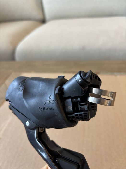 Klamkomametki Ultrgra di2 ST-R8070 prawe 2x11