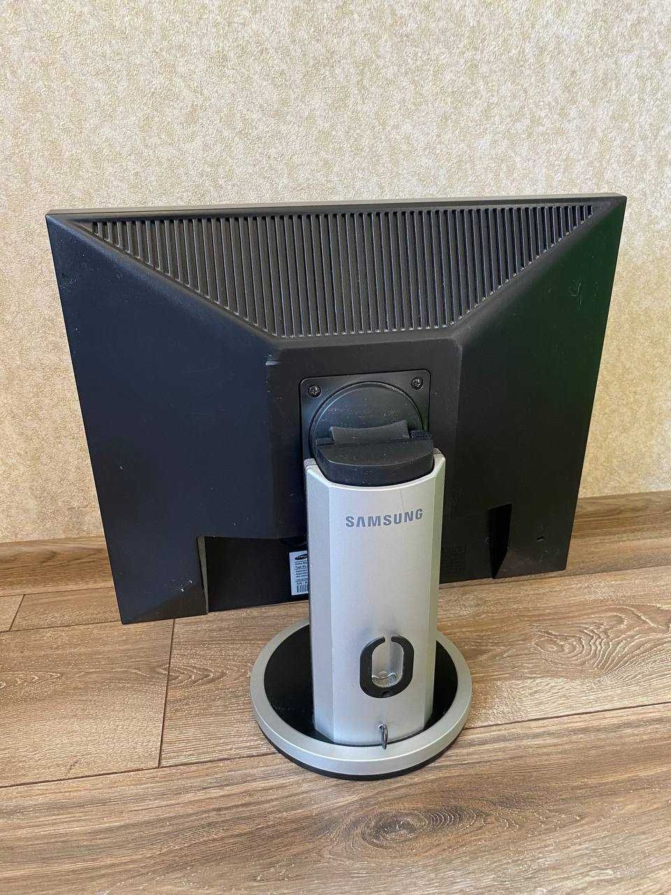 Монитор Samsung SyncMaster 940Fn (19", LCD)