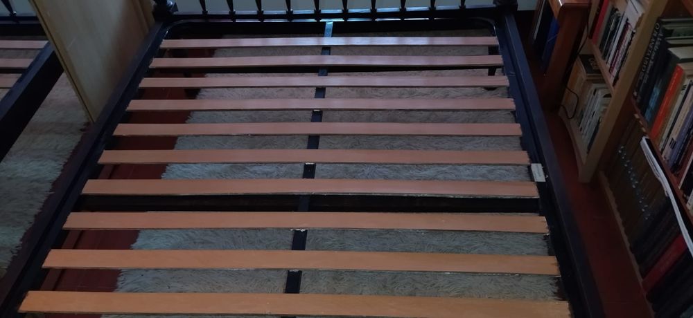 Cama de casal vintage mogno com estrado