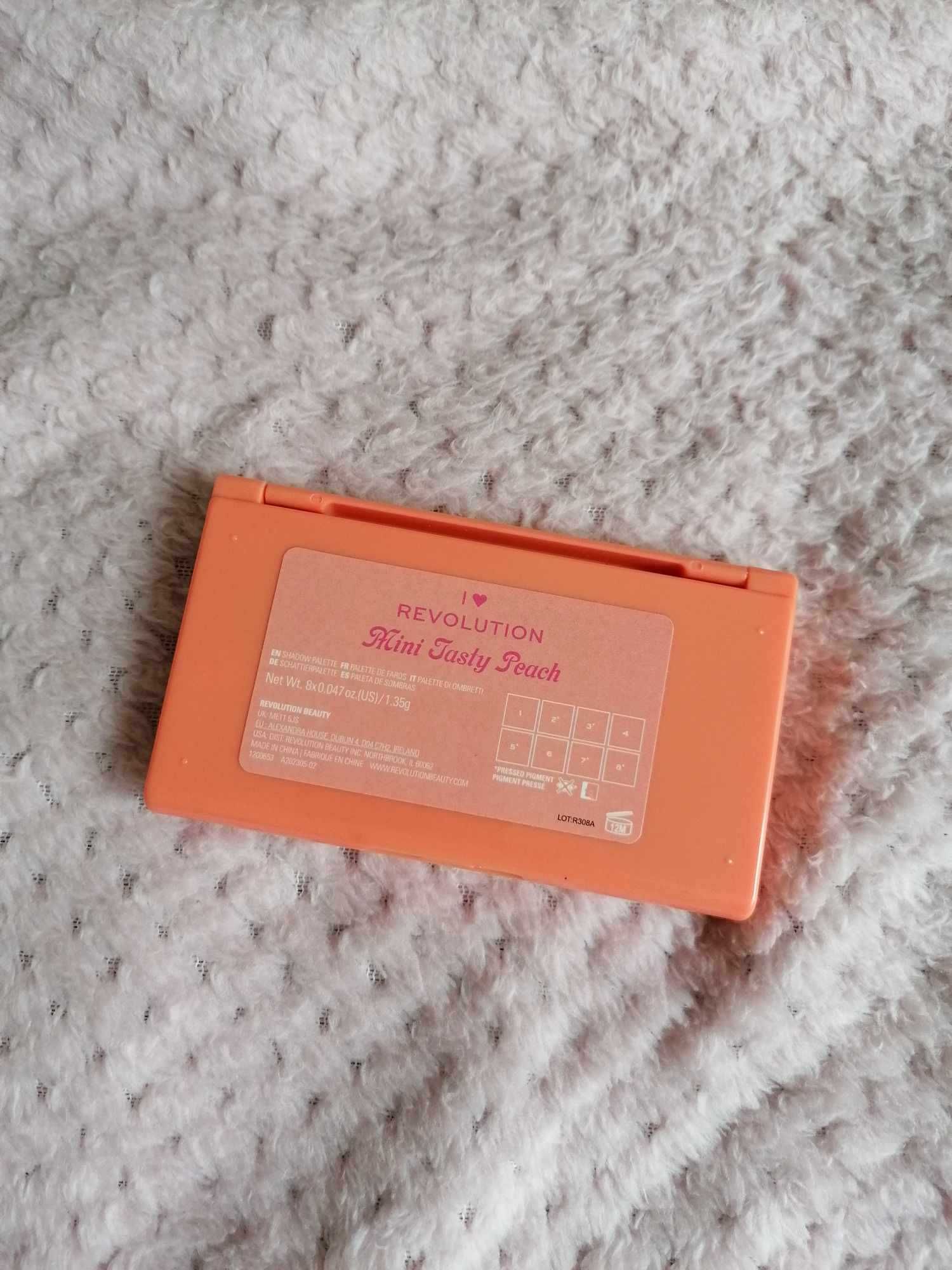 I Heart Revolution / Makeup Revolution Mini Tasty Peach paleta cieni