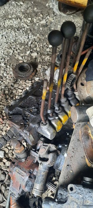 Rozdzielacz koparka ostrówek 6sekcyjny.