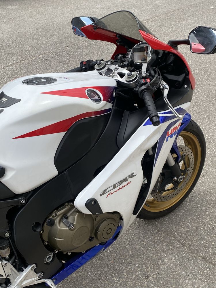 Honda cbr 1000RR (ler descricao)