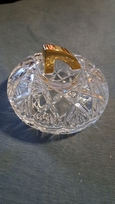 Bombonierka kryształowa.