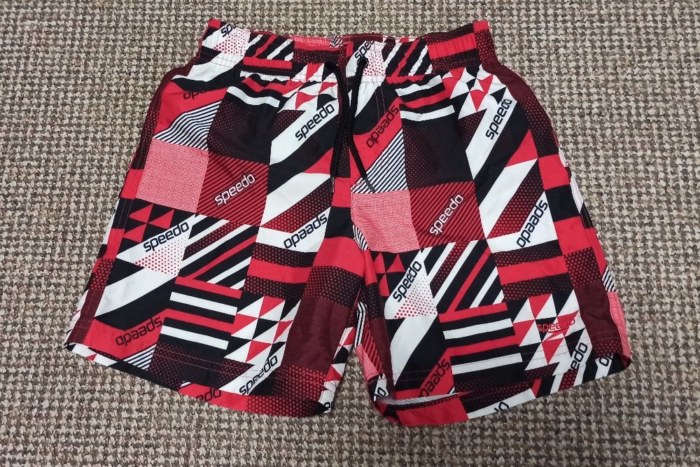 Фирменные шорты speedo на мальчика. на 5-6 лет
