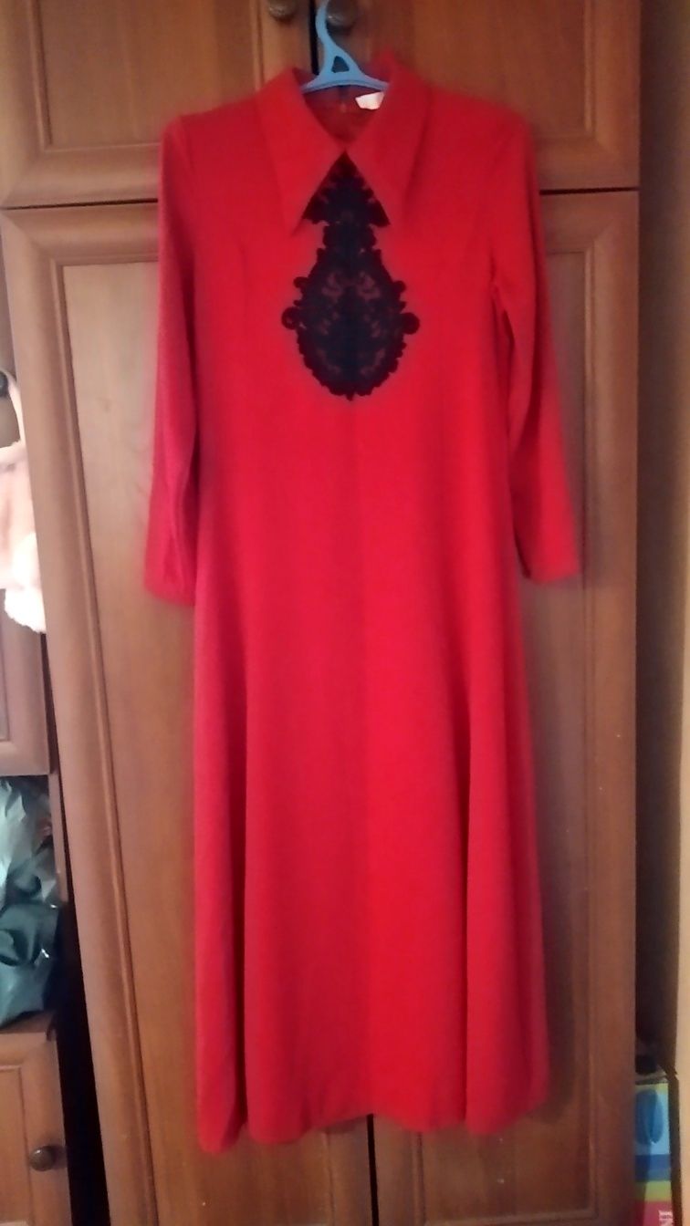 Продам нарядное  женское платье размер 44