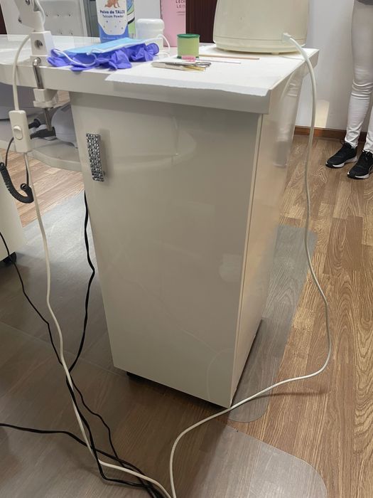 Mesa de Manicure com Arrumação – Usada