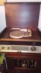 Radio Siemens com gira discos  muito antigo
