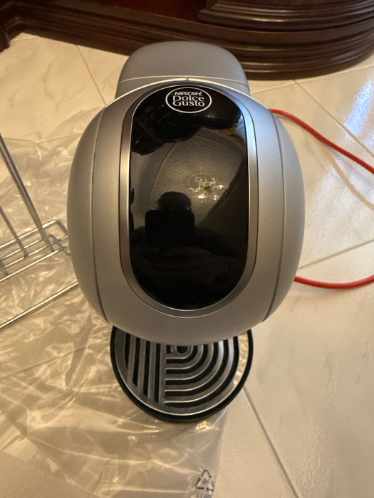 Máquina de café Dolce Gusto Génio S automática semi nova