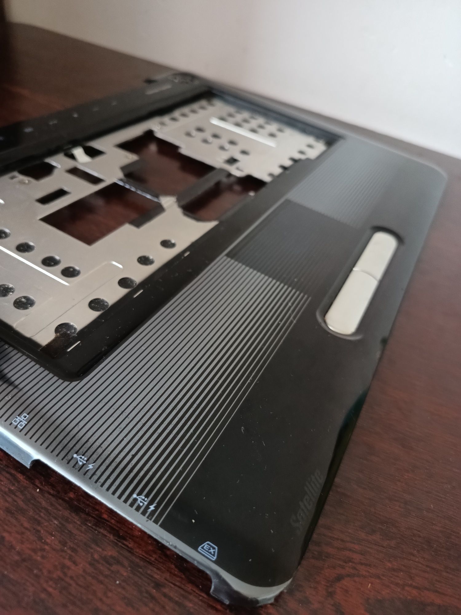 Palmrest Touchpad Toshiba Satellite A305/A300