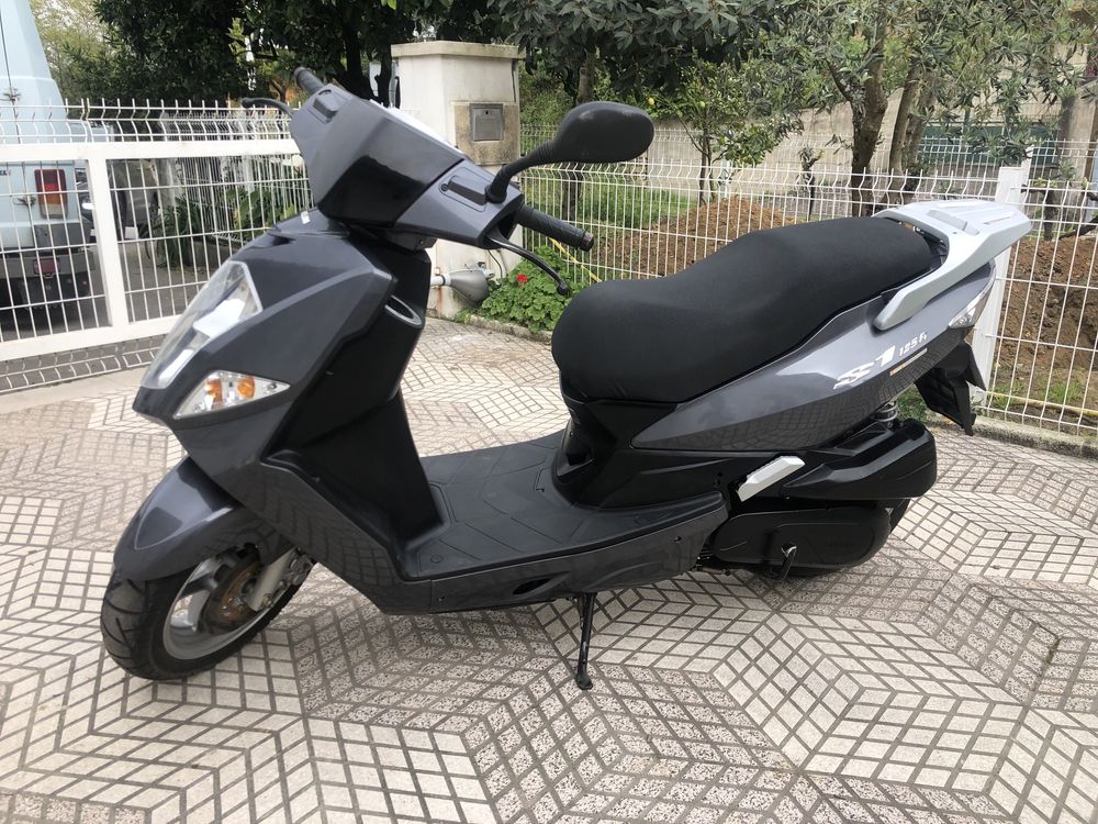 Daelim S1 125 F scooter