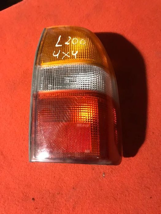 FAROLIM TRASEIRO MITSUBISHI STRAKAR