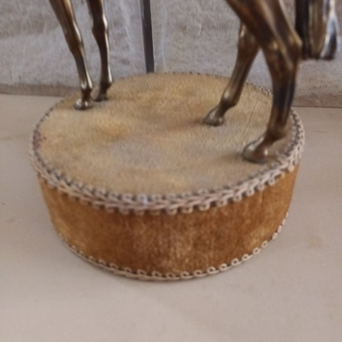 Figurka konia art deco