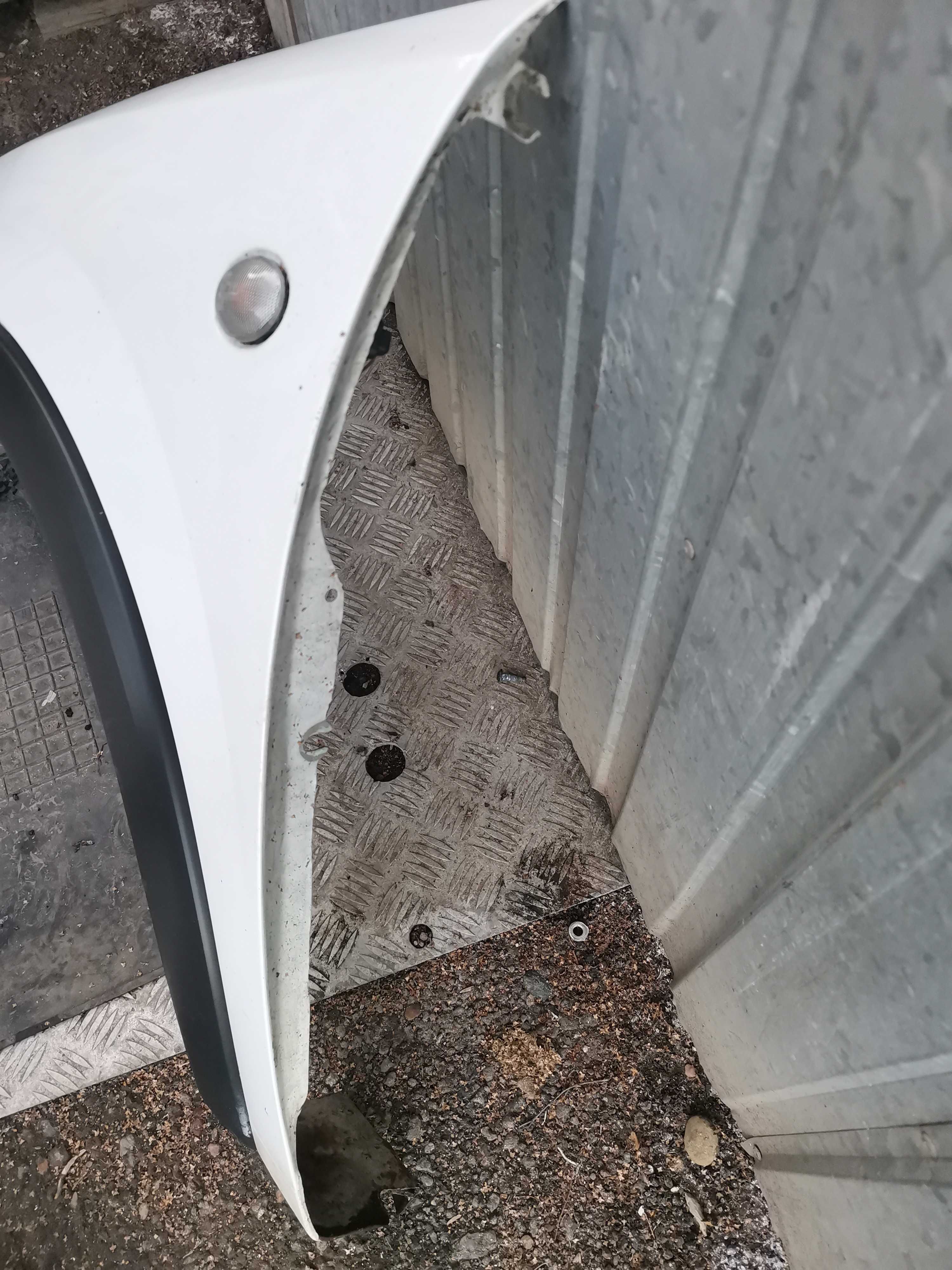 Opel Corsa C Błotnik lewy przód LP