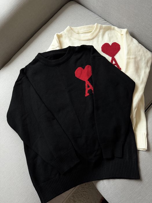 Светри в двох кольорах в стилі амі