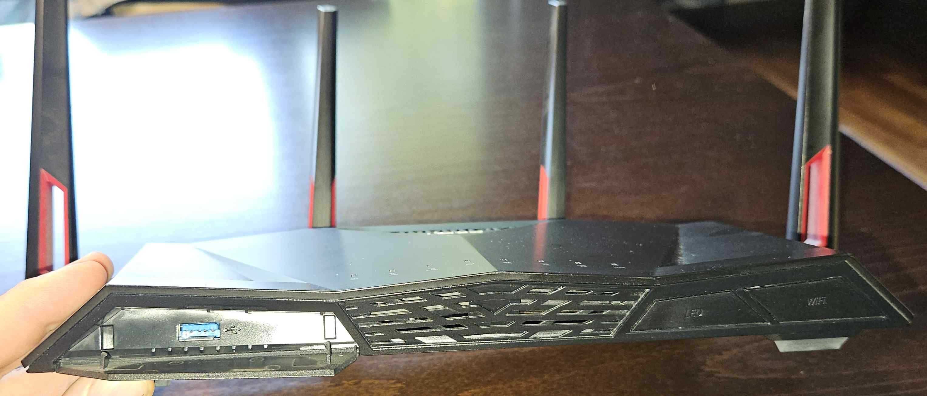 router Asus RT-AC88U AC3100 + Asus N66U bez anteny