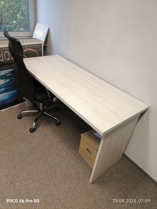 Sprzedam krzesło biurko krzesła biurowe