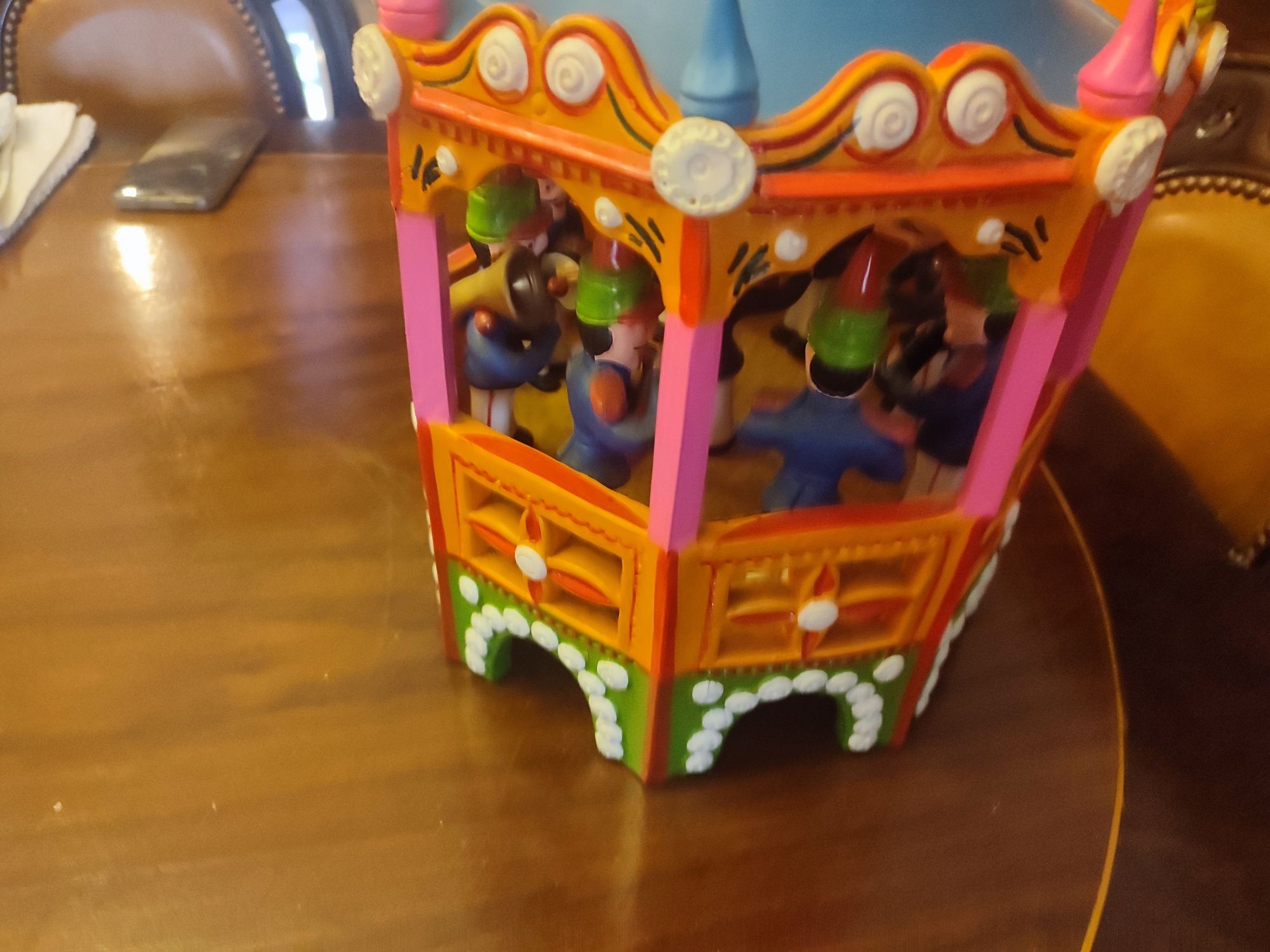 Vendo coreto  muito bonito com figuras Negociável