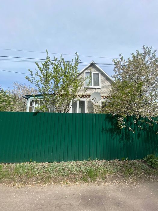 Чудовий дачний будинок.