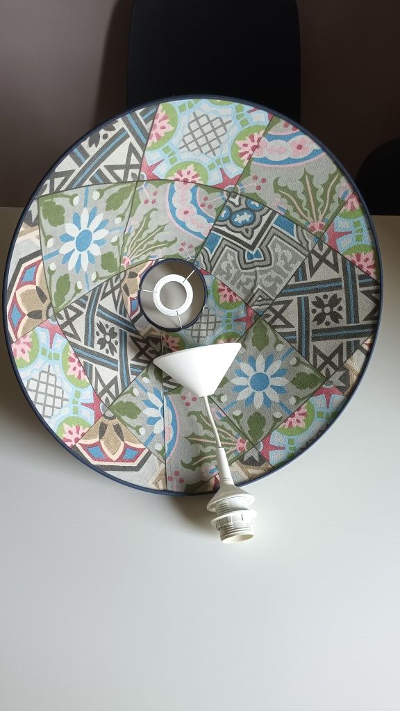 Kolorowa lampa sufitowa