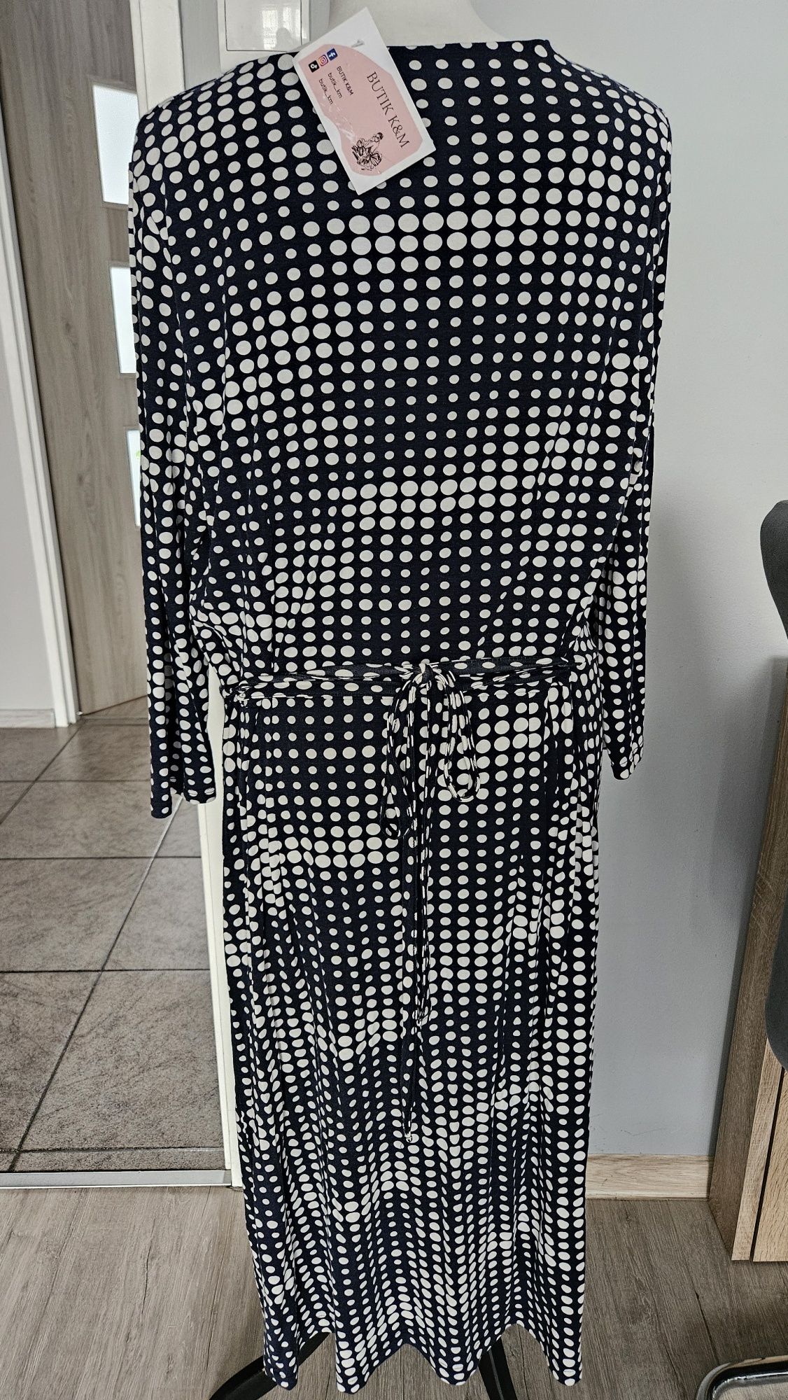 Sukienka w groszki midi Xxl/xxxl