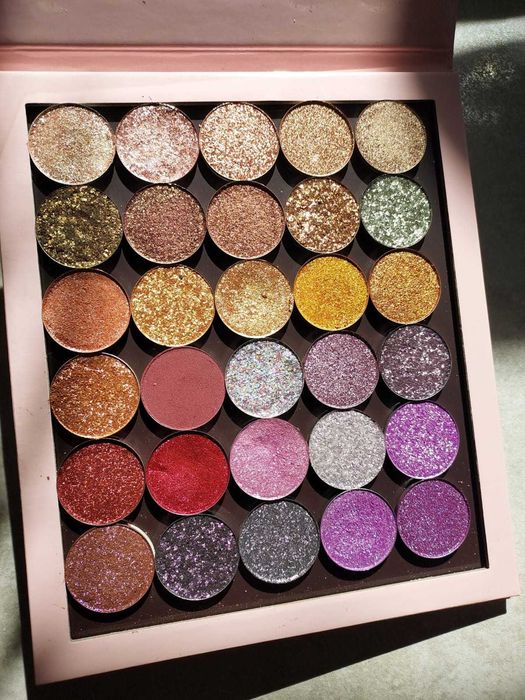 Paleta magnetyczna miyo z cieniami glamshop turbopigmenty holo