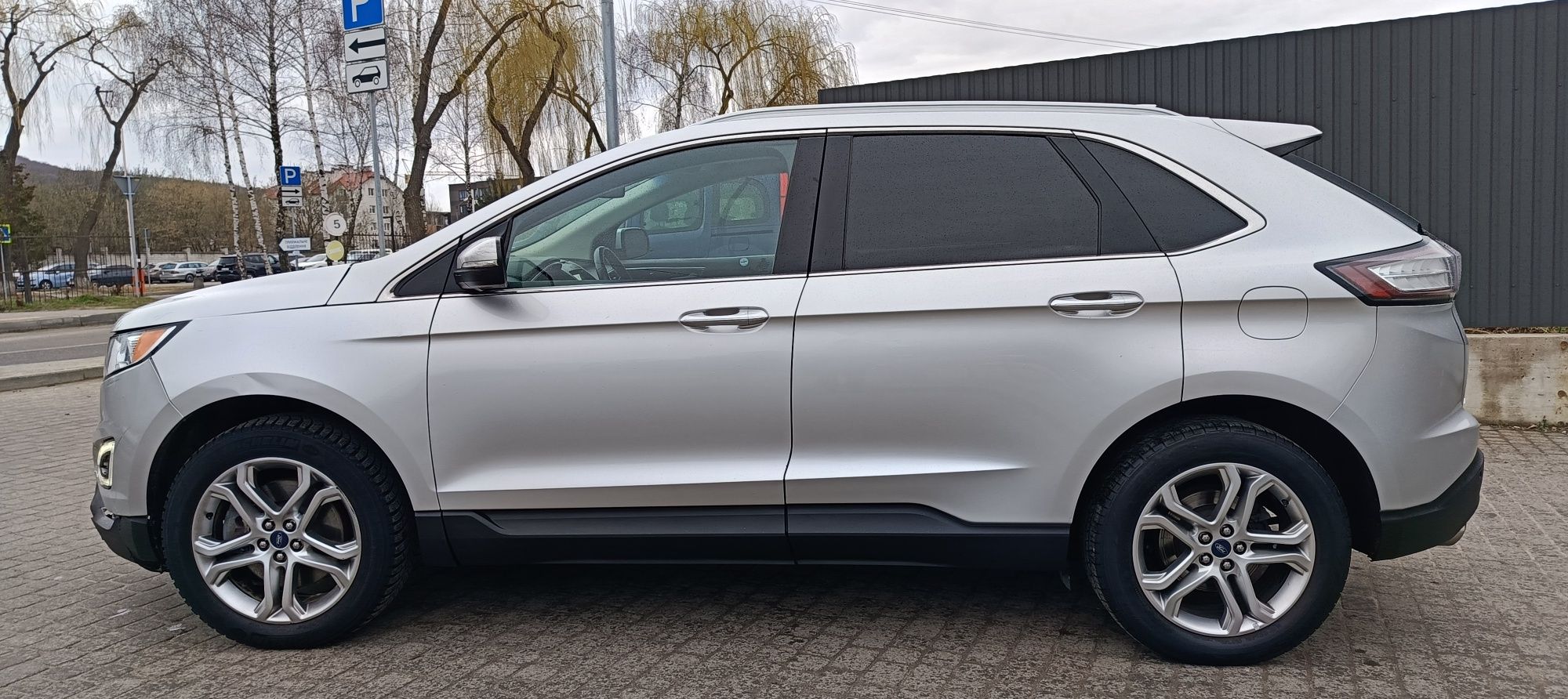 Ford edge TITANIUM