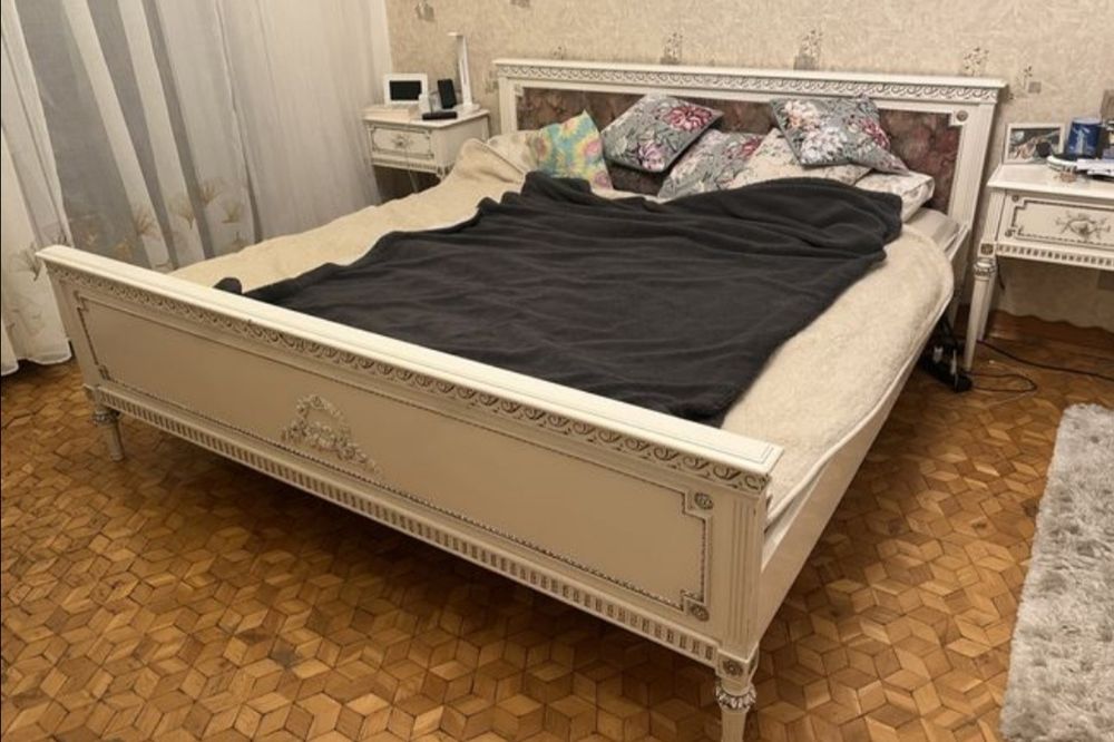 Białe meble sypialnia włoska toaletka nowa cena prl  łóżko 200x220