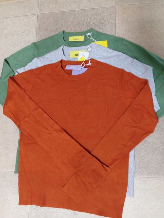 Жіночий пуловер.