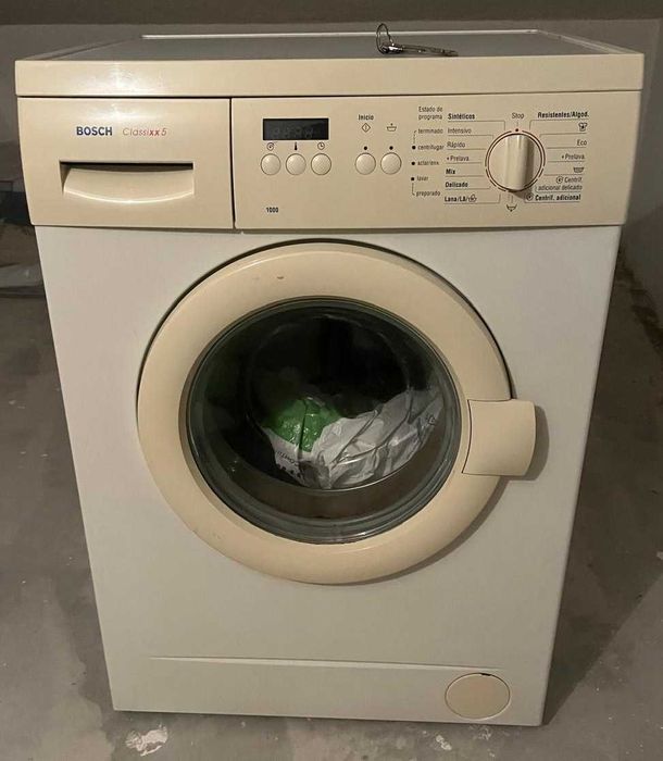 Vende-se máquina de lavar roupa - marca Bosch