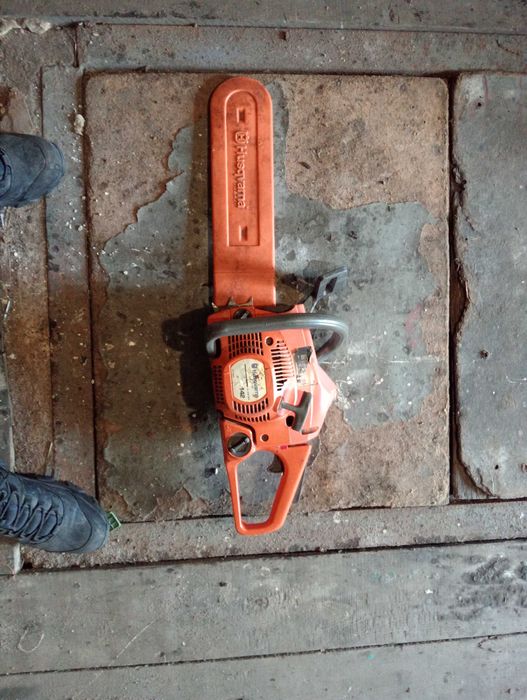 Продам бензопилу Husovarna 142