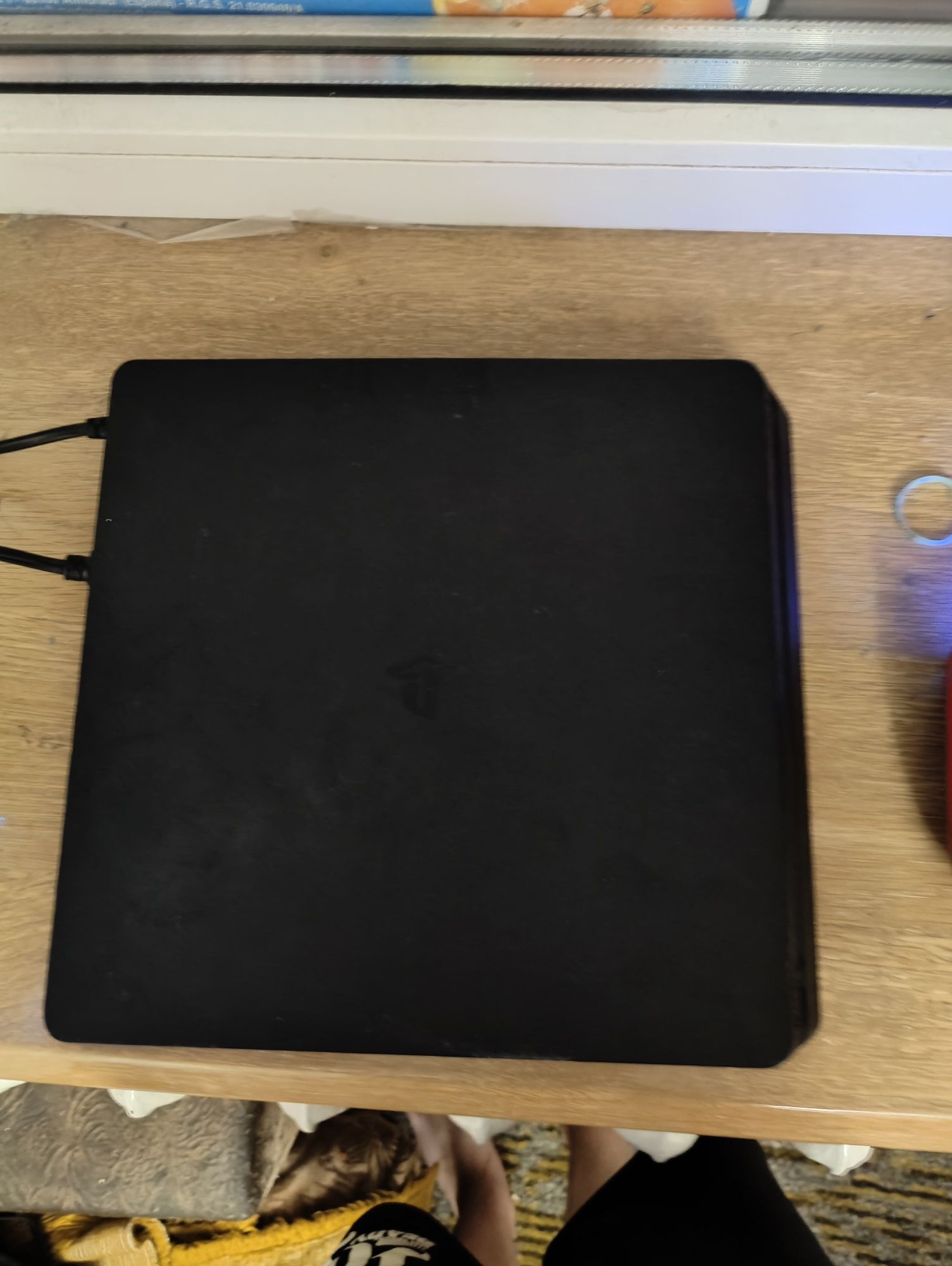 PS4 Slim 1 ТБ + 2 джойстики + ігри