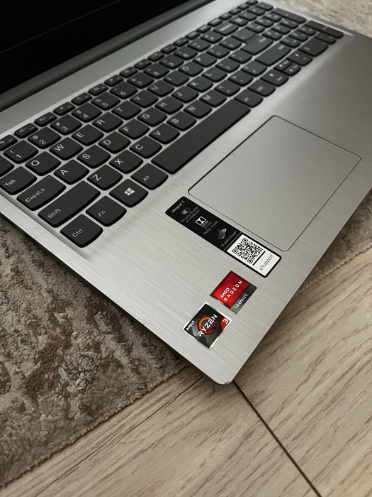 Laptop lenovo ideapad3