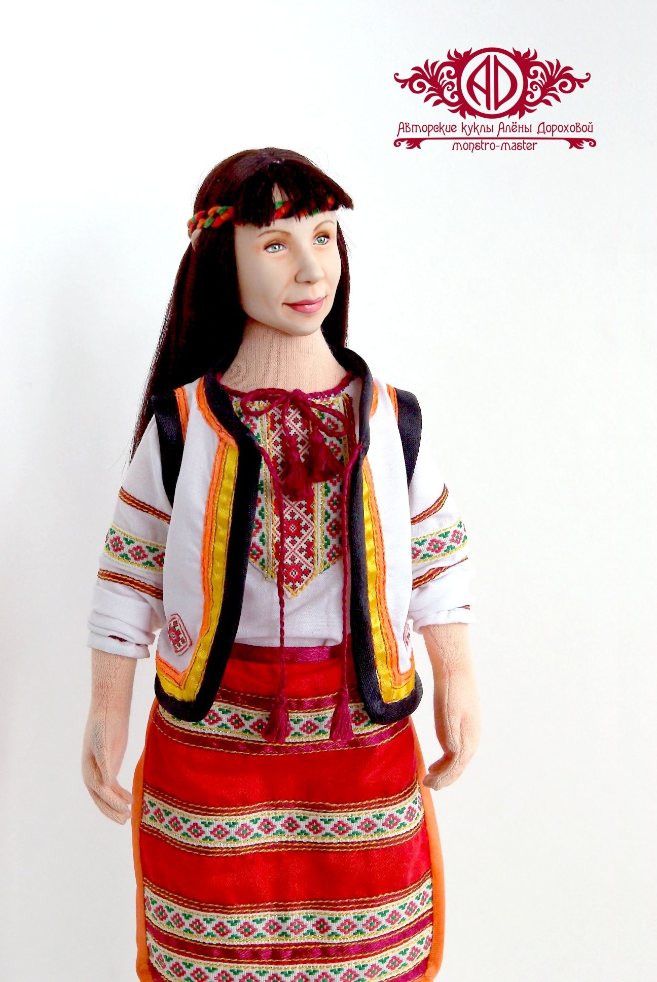 Портретна лялька по фото в національному костюмі. Лялька в вишиванці.