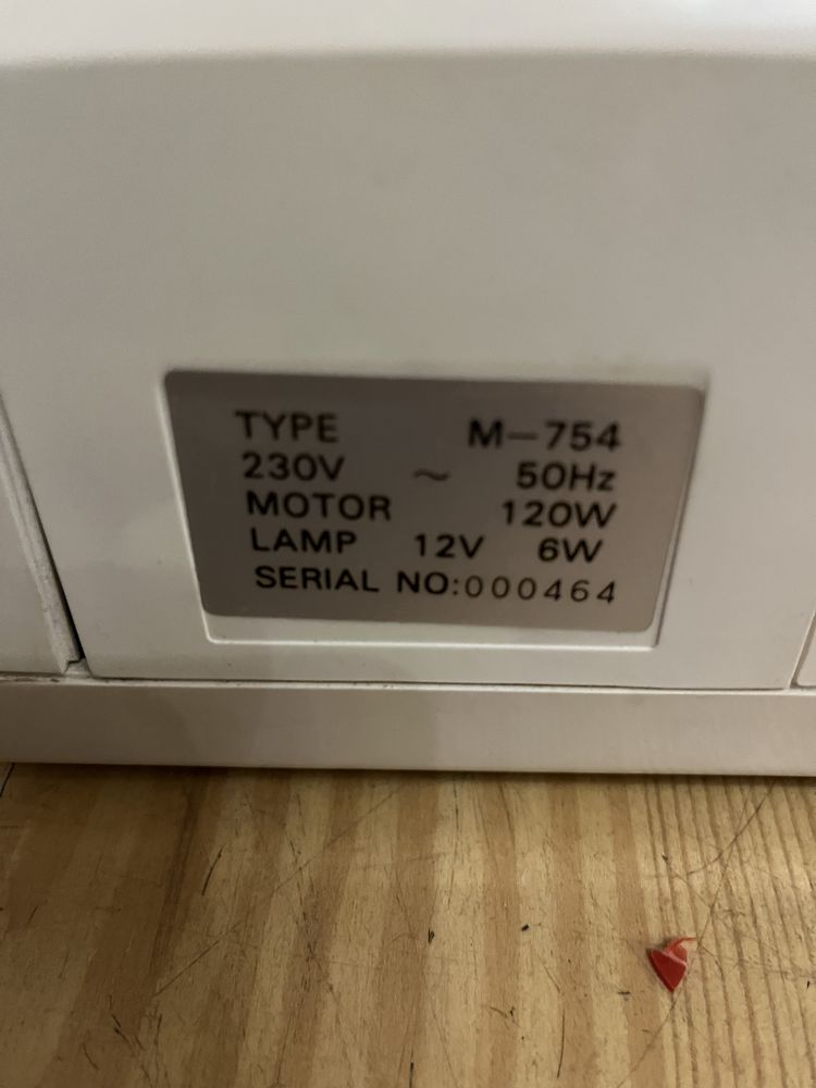 Maszyna overlok Breitner model 754 DF