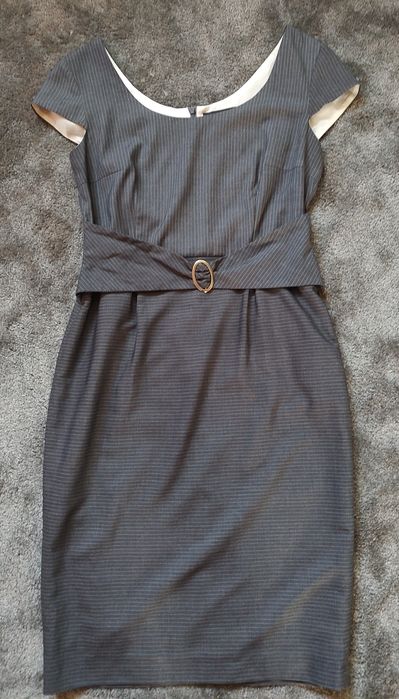 Simple klasyczna sukienka biurowa MIDI