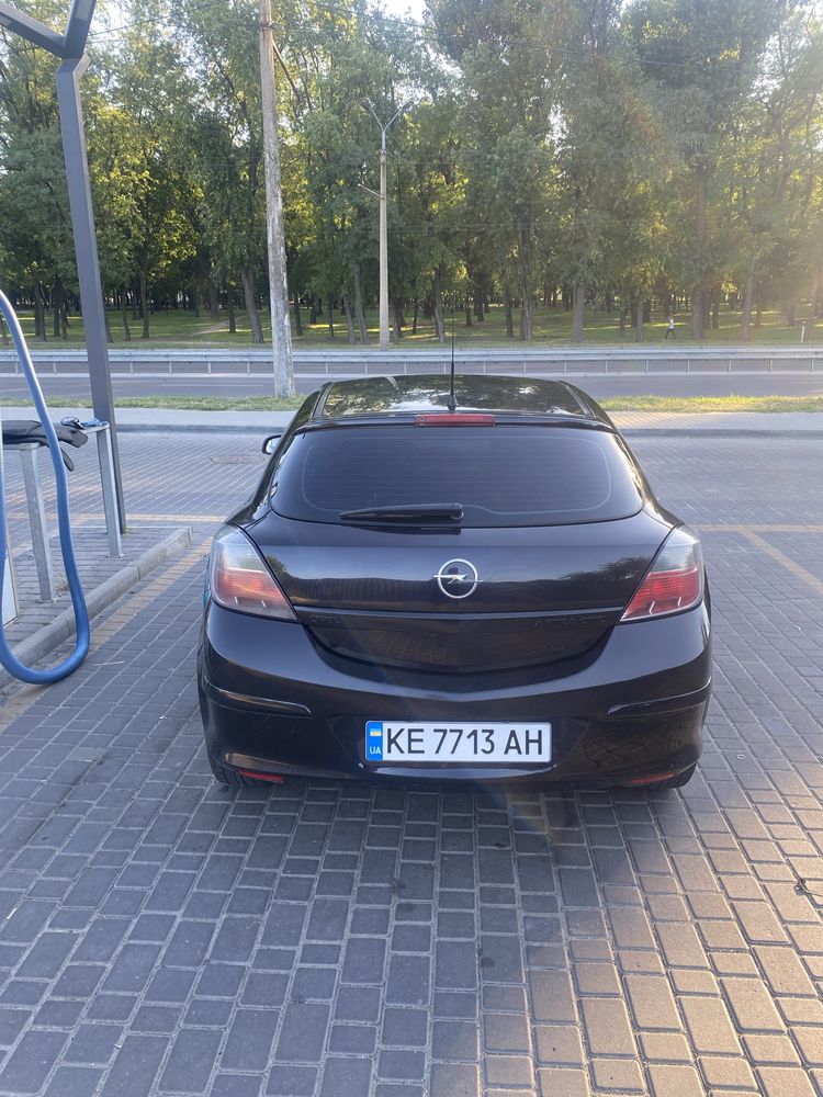 Opel astra h gts