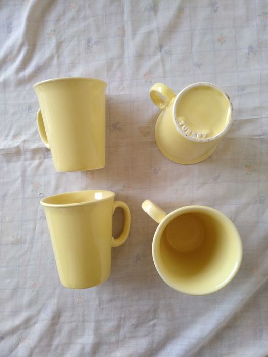 Conjunto de 4 canecas amarelas