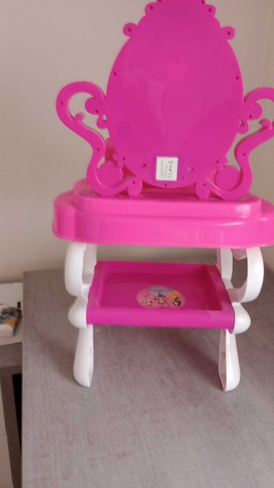 Toaletka z lustrem i pianinem dla dziewczynki