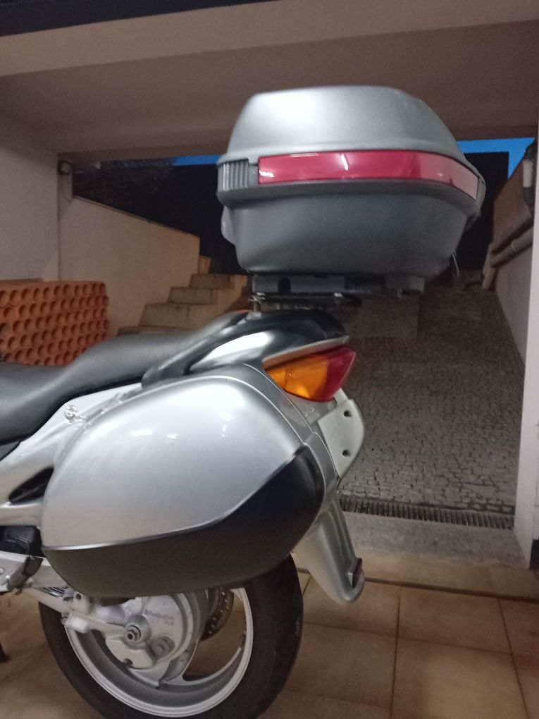 Vendo Honda Deauville- ler descrição