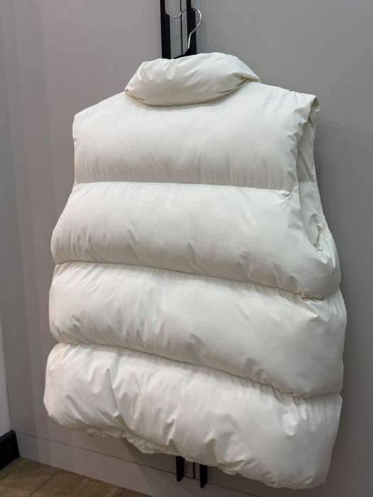 Жилетка тепла біла